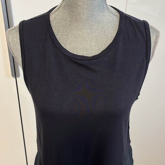 HOST PICK 💙 MICHAEL KORS NWOT Navy Sleeveless Layered Blouse Tank Top, Size M - Picture 2 of 10